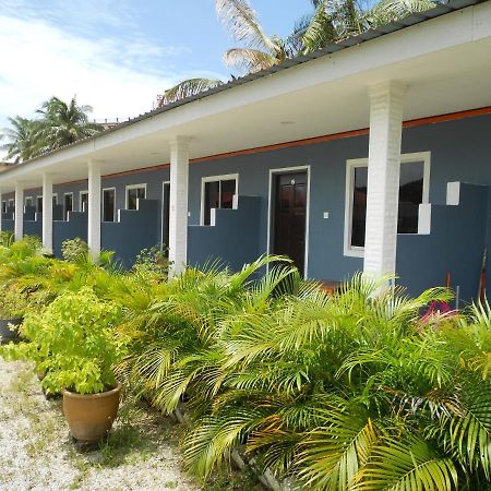 Perintis Motel Cenang Пантай Ченанг Екстериор снимка