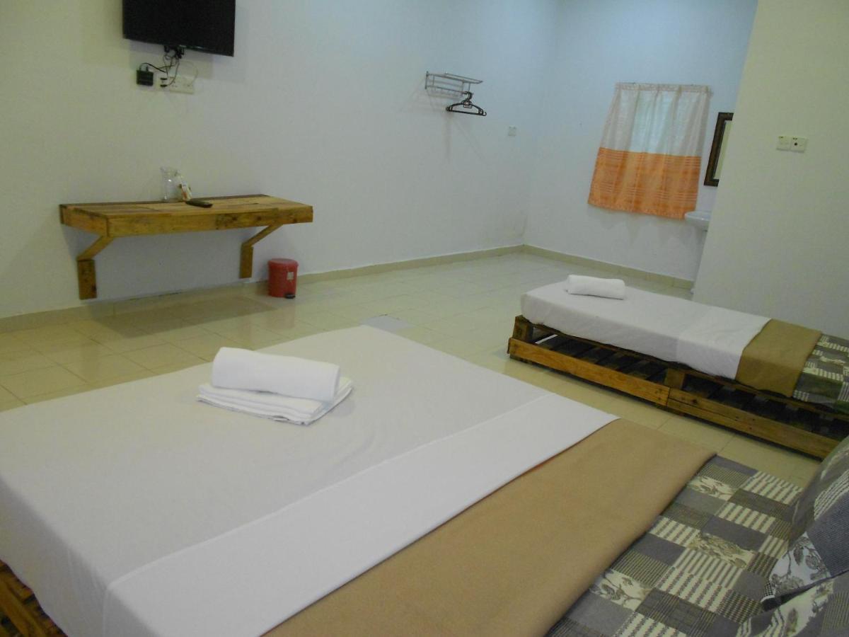 Perintis Motel Cenang Пантай Ченанг Екстериор снимка